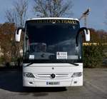 Mercedes Tourismo rechts gesteuert von South Staff Travel aus GB 10/2017 in Krems.