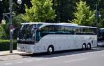 Mercedes-Benz Tourismo von Kreisel Charter Service GmbH & Co KG aus Dresden, Sachsen, bei der Bus Demo in Berlin am 17.06.2020.