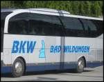Logo von dem Mercedes Travego von BKW Bad Wildungen aus Deutschland im Stadthafen Sassnitz.