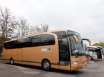 Mercedes Travego von Kuti Travel aus Ungarn in Krems gesehen.