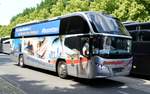 Neoplan Cityliner von Benninghoff Reisen GmbH & Co KG aus Wiehl Nordrhein-Westfalen bei der Bus Demo in Berlin am 17.06.2020.
