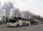 NEOPLAN STARLINER von SCHMIDT Reisen (2 Busse)aus Deutschland im April 2013 in Wien gesehen.