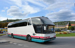 Neoplan Starliner/498701/neoplan-starliner-von-kba-tours-mit Neoplan Starliner von KBA Tours mit Hnger in Krems unterwegs.