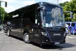 Scania Higer Touring von A-DLS Airport Dienstleistungs GmbH aus Flörsheim am Main, Hessen bei der Bus Demo in Berlin mit Subvention beschriftet am 17.06.2020.