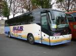 Scania Irizar/201346/bus-von-bajus-tourismo-steht-am-seineufer Bus von 'BAJUS-Tourismo' steht am Seineufer, 10.10.09