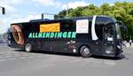 Scania Omni Express von Allmendinger Reisen aus Göppingen, B-W bei der Bus Demo in Berlin am 17.06.2020.