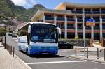 Scania Reisebus unterwegs im Norden von Madeira im Mai 2013.