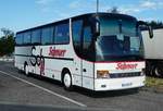 Setra 300er-Serie/566685/setra-des-busunternehmens-schnurr-gesehen-auf Setra des Busunternehmens SCHNURR, gesehen auf einem Rastplatz an der A 3 im Juli 2017