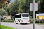 Setra 400er-Serie/418011/setra-415-gt-hd-von-buchinger-busreisen Setra 415 GT-HD von Buchinger Busreisen aus Obersterreich am 20.9.2014 in Krems gesehen.