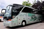 Setra 400er-Serie/477484/setra-416-hdh-von-der-hans Setra 416 HDH von der Hans Wild Bustouristik aus der BRD im Juni 2015 in Krems gesehen.