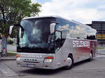 Setra 400er-Serie/550851/setra-415-gt-hd-von-stelzeneder-reisen Setra 415 GT-HD von Stelzeneder Reisen aus der BRD in Krems gesehen.