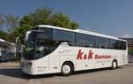 Setra 400er-Serie/674947/setra-400er-serie-von-k- Setra 400er Serie von K & K Busreisen aus Österreich 2018 in Krems gesehen.