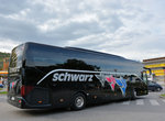 Setra 515 HD von Schwarz Reisen aus sterreich in Krems gesehen.