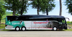 Setra 517 HD von Krautgartner Reisen aus Ried/Obersterreich in Drnstein gesehen.Mannschaftsbus des SV Ried .