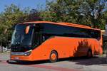 Setra 500er-Serie/627184/setra-515-hd-von-fellner-busreisen Setra 515 HD von Fellner Busreisen aus sterreich 2017 in Krems.