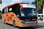 Setra S 511 HD von Rast Reisen GmbH aus Hartheim B-W, bei der Bus Demo in Berlin am 17.06.2020.