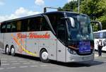 Setra S 515 HDH von Reise-Wnsche aus Sepnitz Sachsen bei der Bus Demo in Berlin am 17.06.2020.