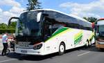 Setra S 517 HD von Gross Reisen OHG aus Heilbronn, B-W bei der Bus Demo in Berlin am 17.06.2020.