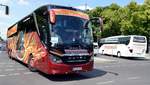 Setra S 517 HDH von Omnibus Tanner KG aus Dormitz, Bayern bei der Bus Demo in Berlin am 17.06.2020.