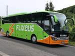 Setra 516 HD von Flixbus/Wricke Touristik aus Deutschland im Stadthafen Sassnitz.