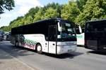 Van Hool T 915 von Trümner Reisen aus Gemünden-Schiffelbach, Hessen bei der Bus Demo in Berlin am 17.06.2020.