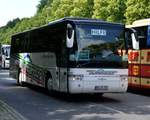 Van Hool T 915 von Trümner Reisen aus Gemünden-Schiffelbach, Hessen bei der Bus Demo in Berlin am 17.06.2020.