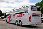 Volvo 9700 von Zellinger Reisen aus sterreich am 10.5.2014 in Krems gesehen.
