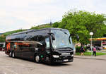 Volvo 9900 von Schwarz Reisen aus sterreich in Krems gesehen.Mannschaftsbus der 99ers Icehockey Graz.