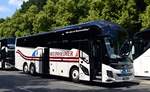 Volvo 9900 von Reiseunternehmen Weinheimer aus Brettin, Sachsen-Anhalt, bei der Bus Demo in Berlin am 17.06.2020.
