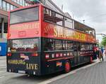 Doppeldeckerbus auf Stadtrundfahrt in Hamburg, 05-2024