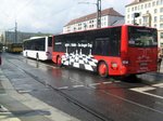 Im Jahr 2010 teste die DVB einen Bus mit Anhnger. Hier verlsst er gerade die Haltestelle Prager Strae.