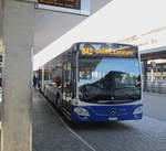 VZO - Mercedes Citaro Nr. 142 (Baujahr 2018) beim Bahnhof Uster am 23.2.19. Dieser Citaro ersetzt bei den VZO zusammen mit zehn weiteren neuen Fahrzeugen, die elf Gelenkbusse von 2005. Die Wagen Nr. 52 und Nr. 25 sind momentan aber nach wie vor im Einsatz. 