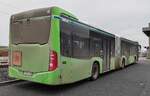 =MB Citaro (2082) von RhoenEnergie steht im Dezember 2024 auf dem Busplatz in Hünfeld