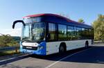 Hier ist eine kleine Ber�hmtheit auf Foto festgehalten. Es handelt sich um den ersten Hybridbus des Verkehrsunternehmen Wartburgmobil. Wartburgmobil nahm am 9. Oktober 2019 in Geisa (Rh�n) seinen ersten Hybridbus – ein Scania Citywide LE K280 H ...
