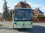 mercedes-benz-intouro/608747/mercedes-benz-o-560-intouro-auf-der Mercedes-Benz O 560 (Intouro) auf der Fahrt durch Franzensbad (Tschechin) am 24. Februar 2018, Halter Autobusy Karlovy Vary a.s. 