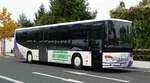 setra-400er-serie-nf-und-le/582037/setra-415-s-von-hochrhoenbus-steht Setra 415 S von 'Hochrhnbus' steht auf dem Busplatz in Bad Neustadt/Saale im Oktober 2017
