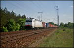 Mit einem Containerzug fuhr am 19.05.2017 die bei ITL eingesetzte E 186 139-2 durch die Berliner Wuhlheide (Standort öffentlich zugänglich)