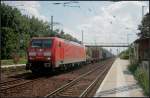 Zum Tf-Wechsel kommt DB Schenker 189 013-6 mit einem m��ig ausgelasteten Containerzug am 16.07.2011 nach Wustermark Priort eingefahren (NVR-Nummer 91 80 6189 013-6 D-DB)