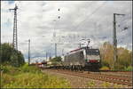 DB Cargo 189 457-5 / ES 64 F4-457 fuhr mit neuen Autos am 09.09.2017 am Abzweig Magdeburg Elbbrücke vorbei