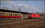 DB Schenker 185 302-7 trifft auf 480 530-5 der S-Bahn Berlin (gesehen Berlin Greifswalder Stra�e 24.03.2011)