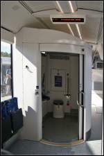 Blick auf das Mehrzweckabteil mit der behindertengerechten Toilette des erixx 622 208-6, der auf der InnoTrans 2014 ausgestellt war