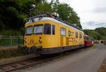 Der Diagnose VT Oberleitungsmesswagen 701 017-6 (99 80 9263 002-4 D-DB) der DB Netz Instandhaltung, ex DB Karlsruhe 6213 ist am 03.08.2020 in Linz am Rhein abgestellt. Nach meiner Vermutung (da er hier steht) ist er an die Eifelbahn Verkehrsgesellschaft mbH (EVG) verkauft.

Das Fahrzeug wurde 1959 von der Waggon- und Maschinenbau GmbH in Donauwörth (WMD) unter der Fabriknummer 1363 und als Turmtriebwagen Karlsruhe 6213 an die Deutsche Bundesbahn geliefert. Zum 01.01.1968 erfolgte die Umzeichnung in DB 701 017-6. Der Umbau zum Diagnose VT erfolgte 1998. U.a. wurde die Arbeitsbühne entfernt und erhielt einen zweiten Stromabnehmer auf dem Dach. Die Diagnose VT werden zur Inspektion der Oberleitung eingesetzt, sollen aber aufgrund der geringen Höchstgeschwindigkeit von 90 km/h zeitnah ausgemustert werden.
