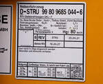 Anschriftentafel von dem Gleiskraftwagen SKL – F mit Schienenfräse, Nebenfahrzeug D-STRU 99 80 9685 044-6, der Hans Strube GmbH & Co.