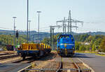 Die an die SLG Spitzke Logistik GmbH vermietete und der Vossloh Locomotives GmbH gehörende G 12 - SP - 012 (92 80 4120 001-7 D-VL) im am 12.09.2015, mit einem  Schienenwechselzug