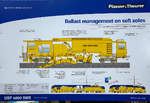   Technische-Schautafel der neuen Plasser & Theurer Schotterverteil- und Planiermaschine USP 4000 SWS, Schweres Nebenfahrzeug-Nr.