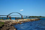 Die Fehmarnsundbrücke am 12.06.2015 aufgenommen von  Grossenbroder Fähre, rechts die Insel Fehmarn.