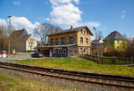 Der Bahnhof Stammbach mit dem darin/dran befindlichen1956 gebautes mechanisches Fdl-Stellwerk (Sf) bei km 93,05 an der Bahnstrecke Bamberg-Hof (KBS 850 / Teil der Ludwig-Sd-Nord-Bahn), hier am