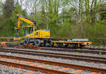 Arbeit an der Signaltechnik (Verlegung neuer Balkenzge) im Bereich vom Bahnhof Herdorf am 02.05.2023. 
Im Einsatz der Zweiwegebagger Liebherr A 922 Rail Litronic mit Absttzpratzen, Kleinwagen Nr. D-ESGER 99 80 9904 024-3, der Fa. Andreas Mhlbauer Bau GmbH, Mnchen (eingestellt ber EVU ErailS GmbH), mit abgehangenen Gleiskraftwagenanhnger GKW-A Kleinwagen Nr. 34.3.4325 5.
