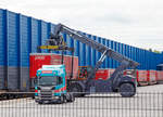   Südwestfalen Container-Terminal GmbH (SWCT), Kreuztal Ubf, den 31.05.2019:  Die Entladung der Gelenk-Taschenwagen der Gattung Sdggmrs (Typ T3000e).