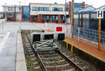 Die letzten Meter Gleis der Bahnstrecke Rheine–Norddeich Mole (KBS 395) und der Prellbock im Bahnhof Norddeich Mole, hier 14 Februar 2024.